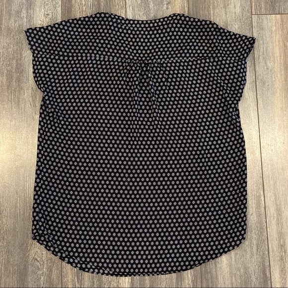 3 for $25 🌸 banana republic blouse - Picture 2 of 4